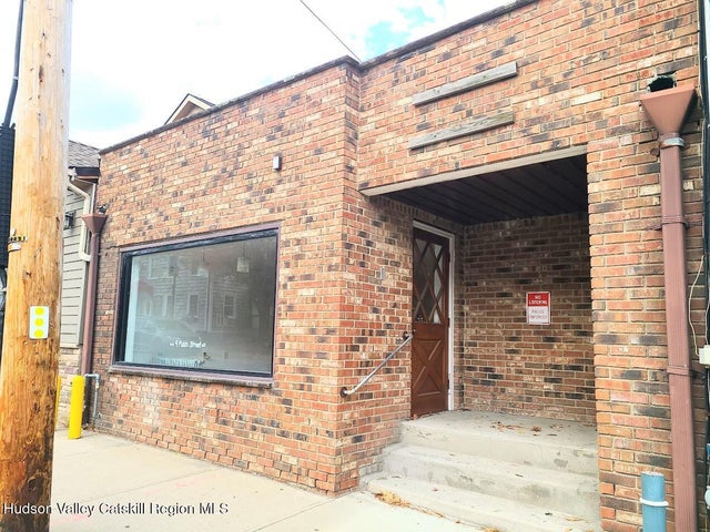 9 Main Street, Highland