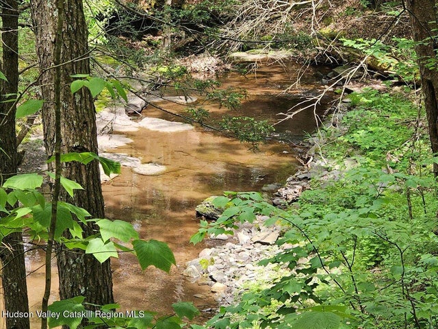 305 Maple Lawn Road, Round Top