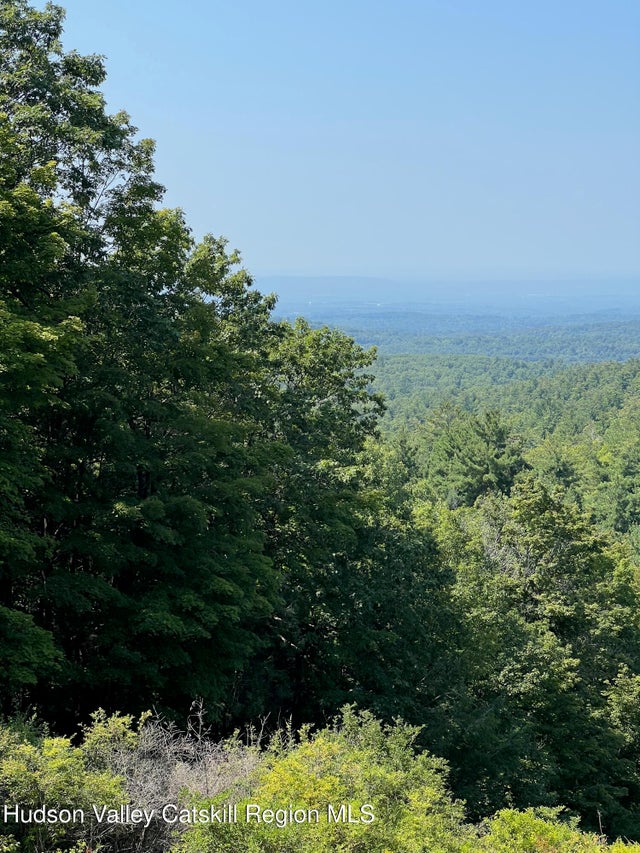 Harlemville Road, Hillsdale