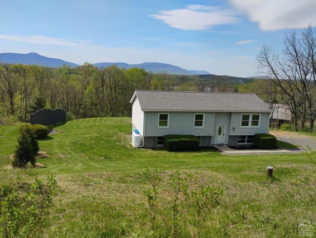 1316 Woods Road, Germantown