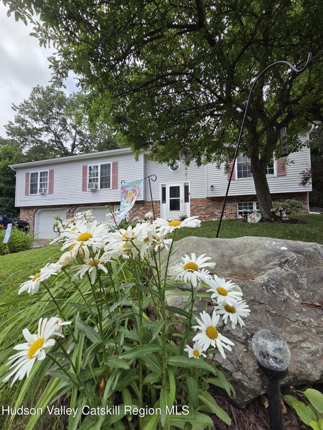 42 Overlook Court, Hudson