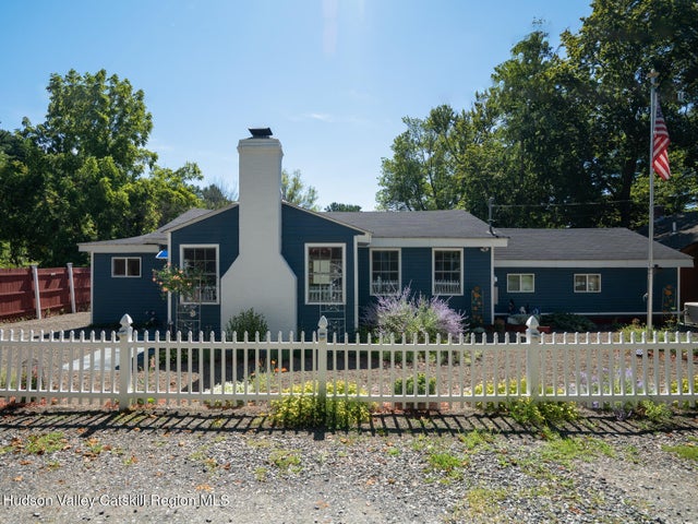 16 Robin Road, Copake