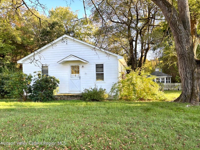 1154 County Route 25, Kinderhook