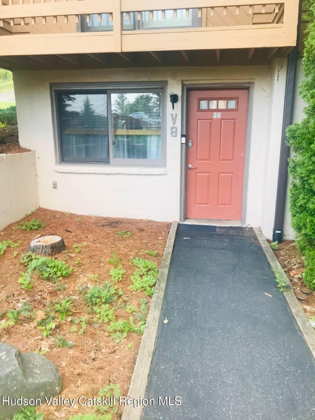 166 Hunter Drive V8, Hunter