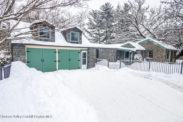 110 Mill Hill Road, Woodstock