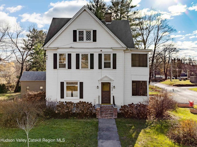 7432 S Broadway, Red Hook