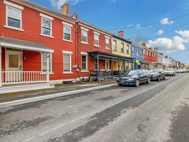 27 Brick Row Street, Athens