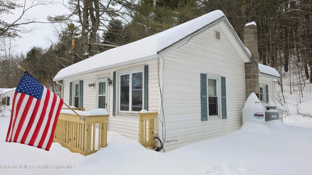 7272 New York 81, East Durham