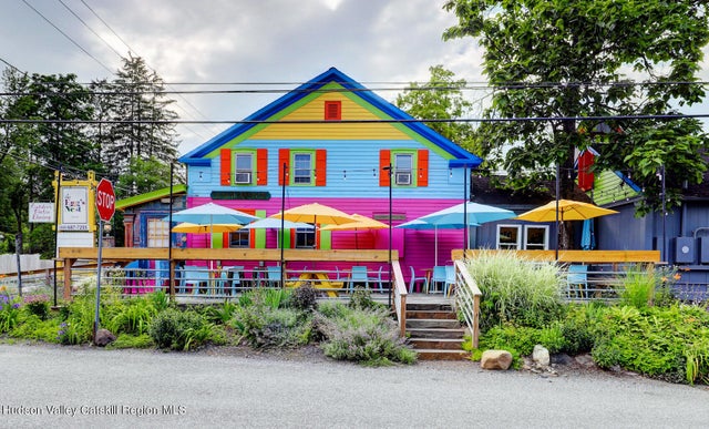 1300 State Route 213, High Falls