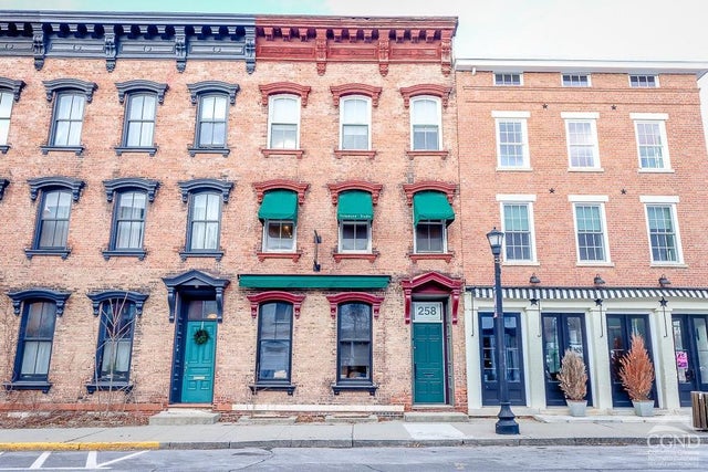 258 Warren St, Hudson