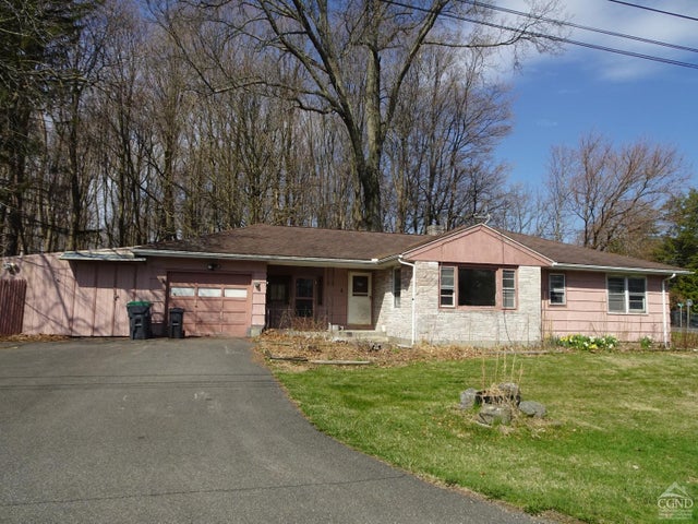 8 Hover Road, Claverack