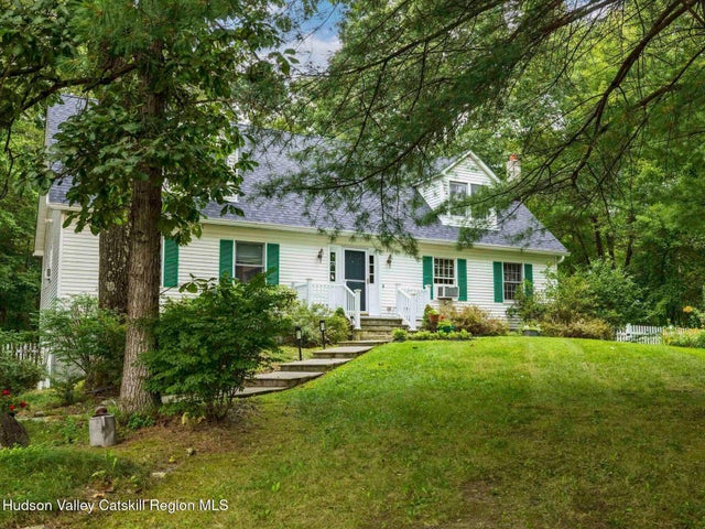 77 Long Meadow Drive, Staatsburg