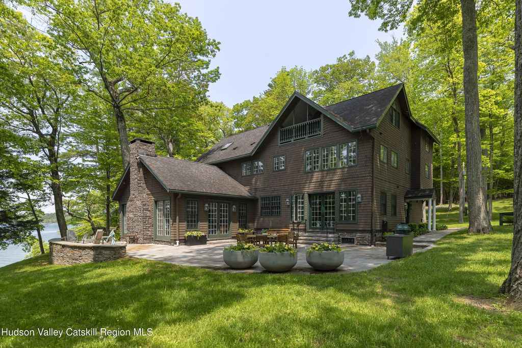 196 Wellington Lane, Cooperstown