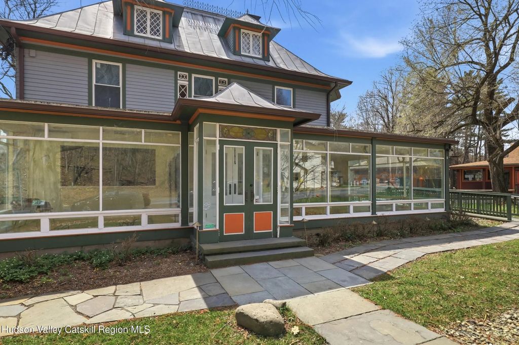 297 Tinker Street, Woodstock