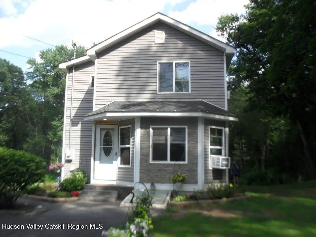 100 Lake Road, Lake Katrine