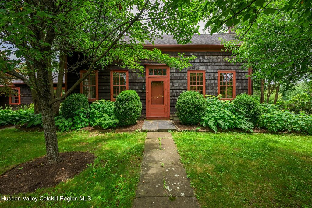 9960 Route 22, Hillsdale