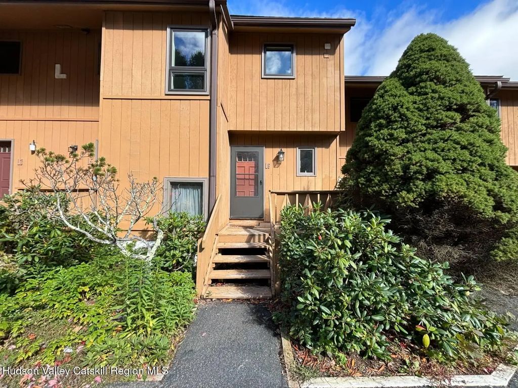 72 Hunter Drive L6, Hunter
