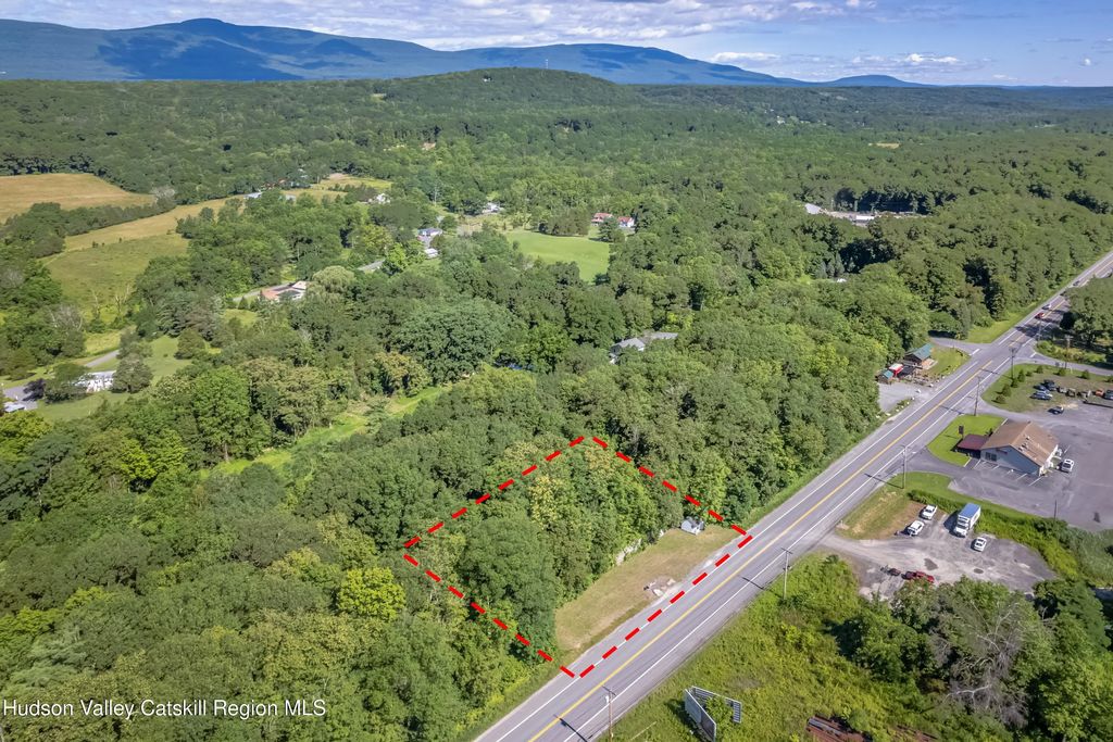 2951 Ny-32, Saugerties