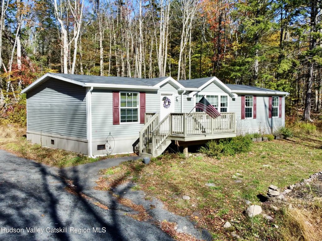 325 Route 25, Haines Falls