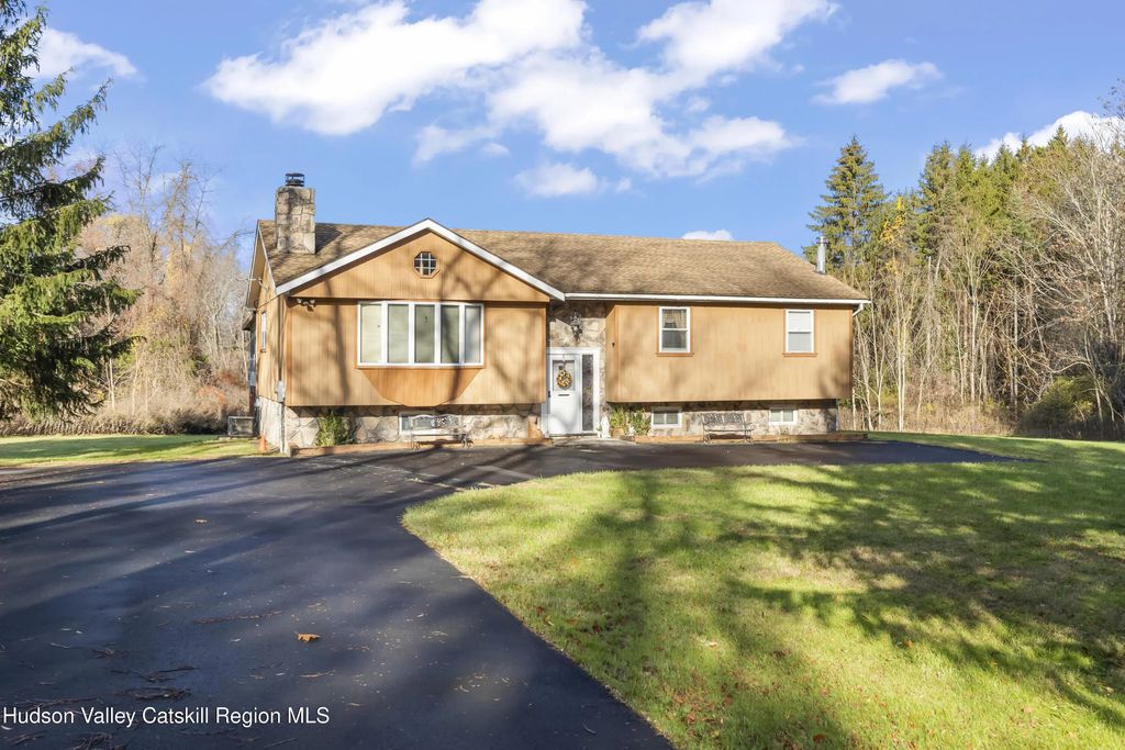 134 Willowbrook Road, Hudson