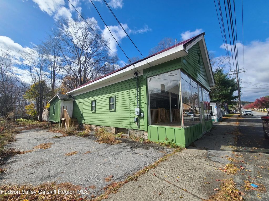 77 Sullivan Street, Wurtsboro