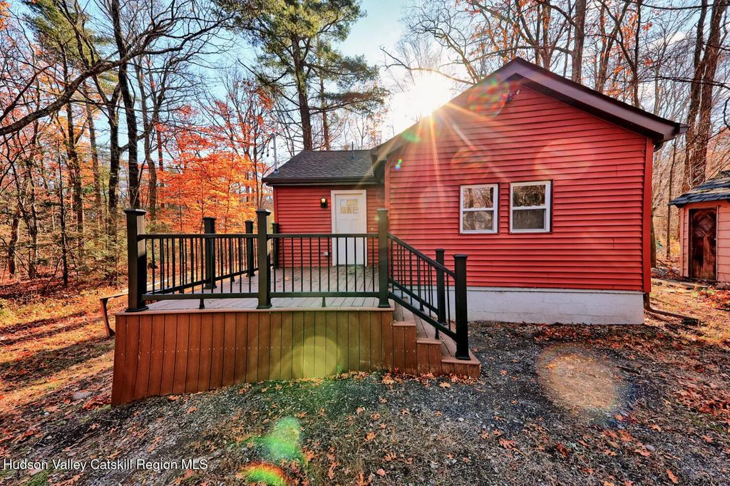 40 Cemetery Road, Palenville