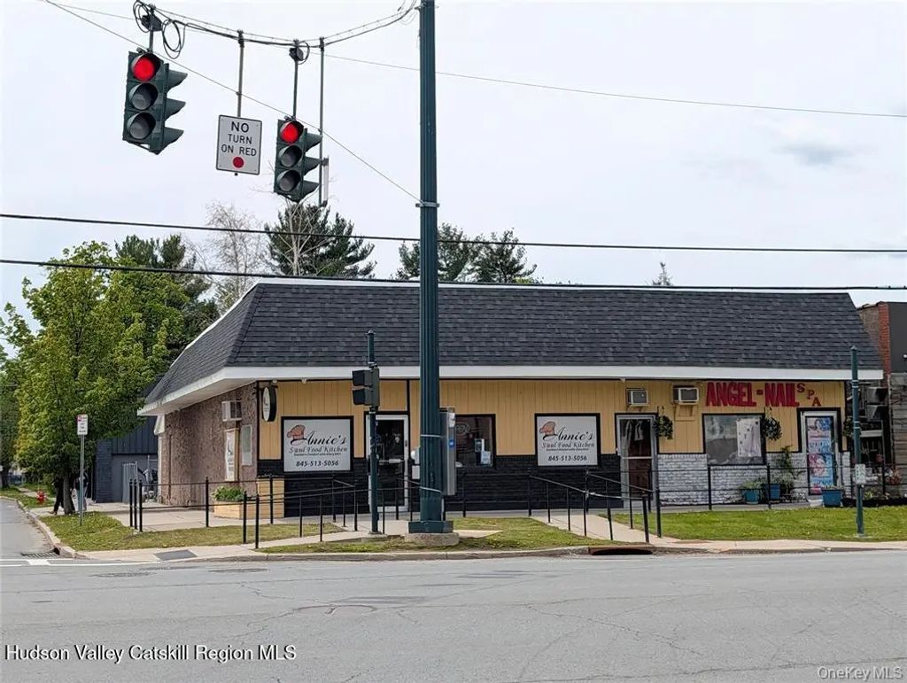 485 Broadway, Monticello