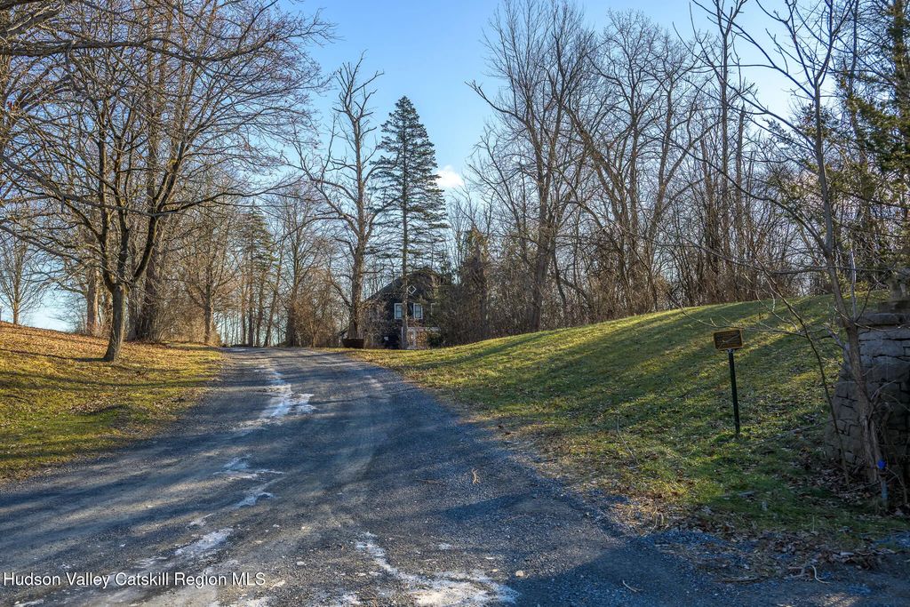 91 Scheller Park Road, New Baltimore