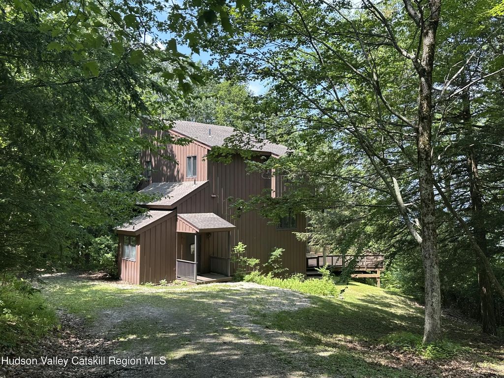 308 Shaker Ridge Drive, Canaan