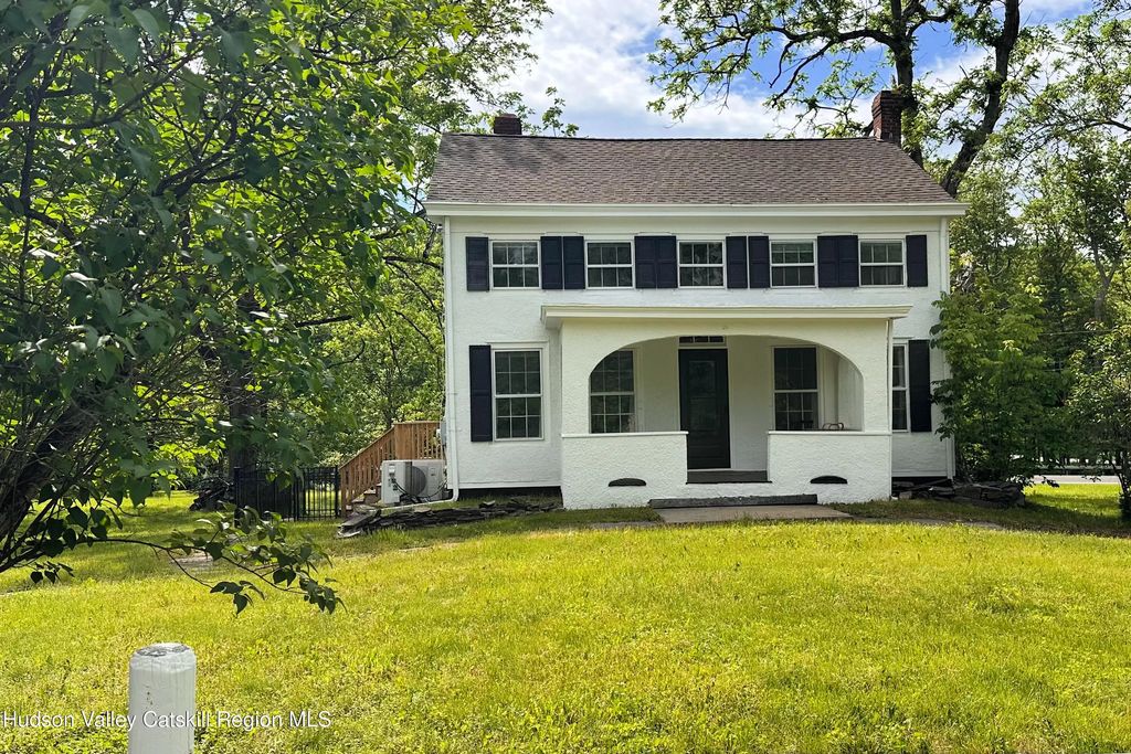 8 George Sickle Road, Saugerties