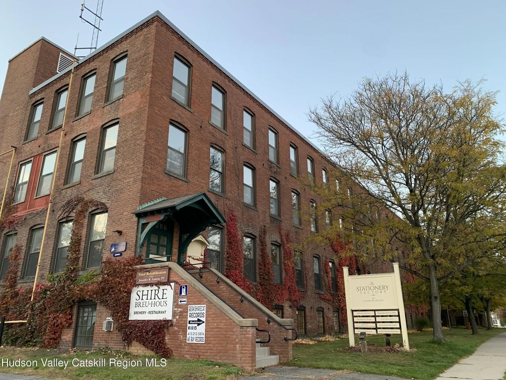 63 Flansburg Avenue, Dalton
