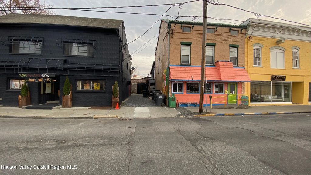 747 Columbia Street, Hudson