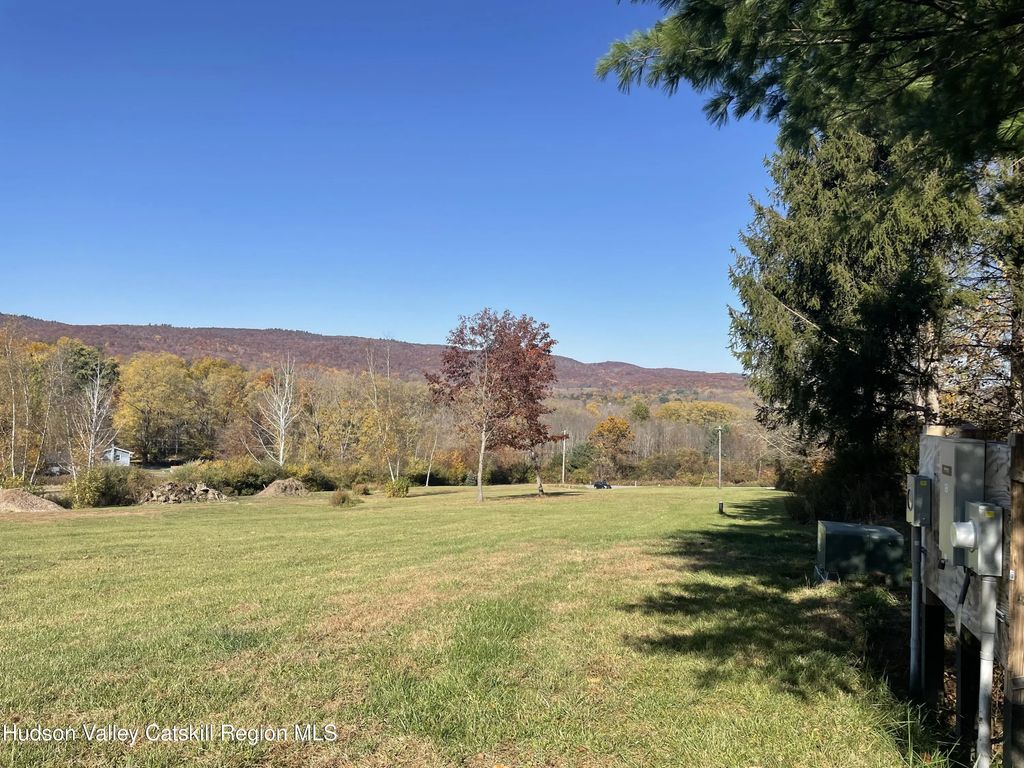 8 Yellow City Road, Amenia