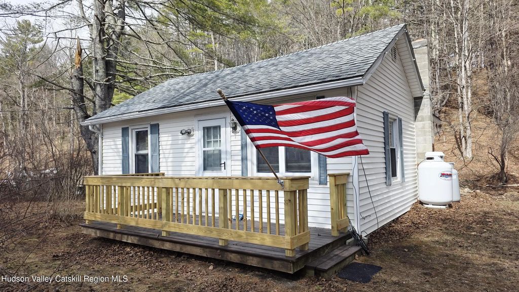 7272 New York 81, East Durham