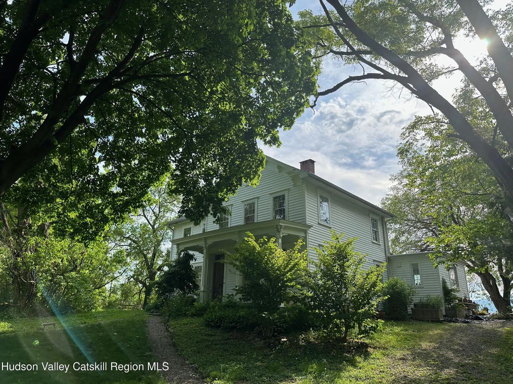 145 E Camp Road, Germantown