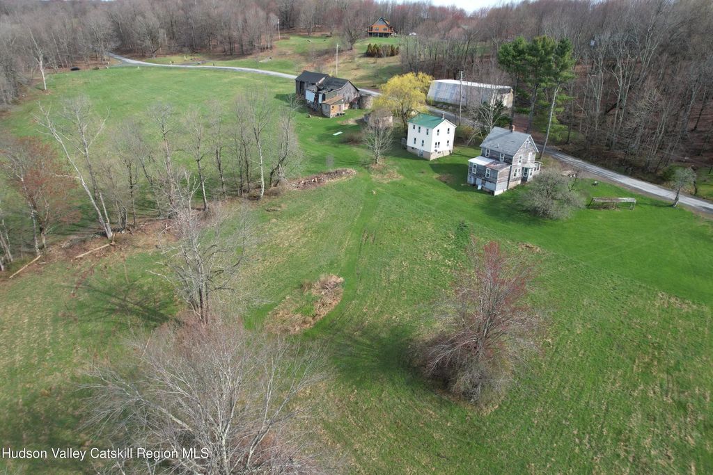 301 Stump Pond Road, Livingston Manor