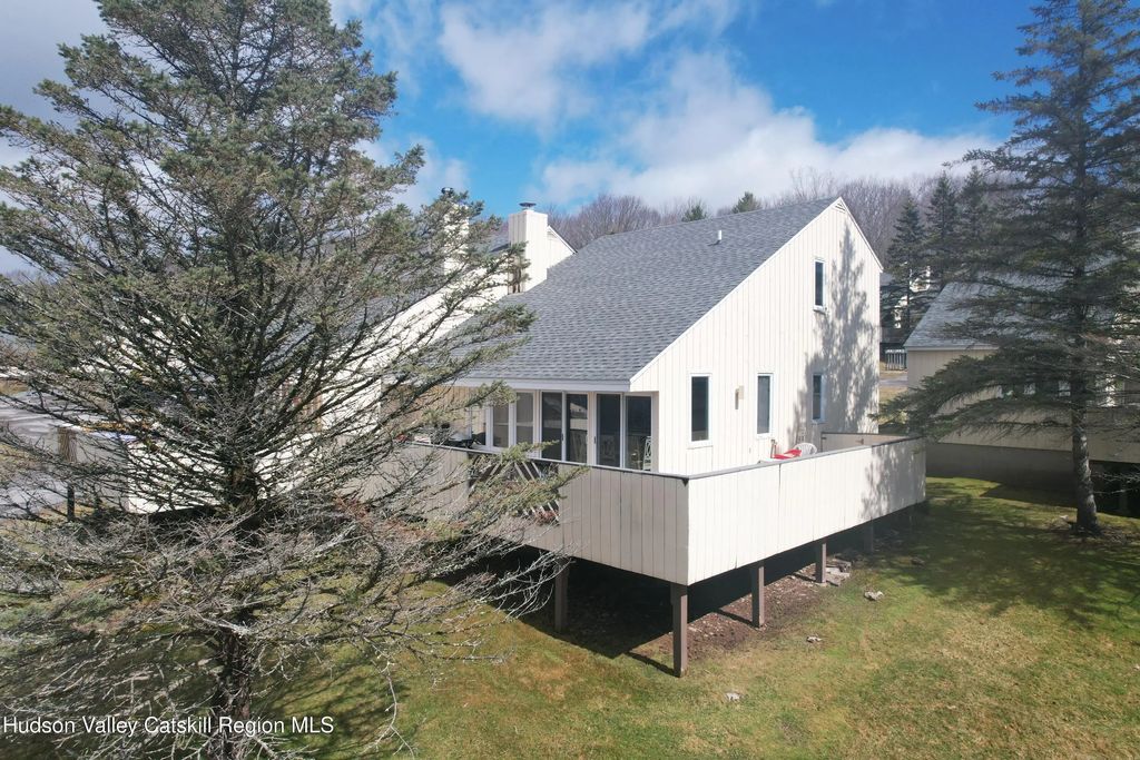 90 Pines Drive 4-3, Roxbury