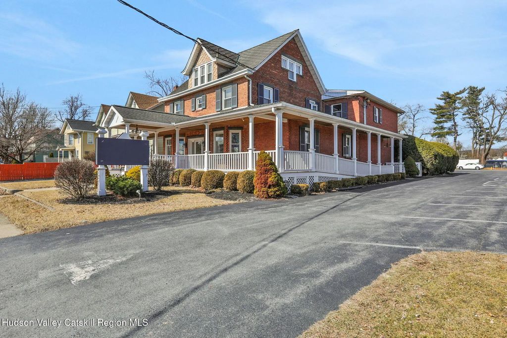 411 Albany Avenue, Kingston