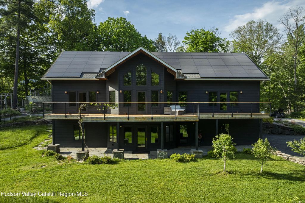 592 Swartekill Road, New Paltz