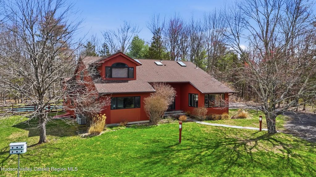 6 Tall Pines Road, New Paltz