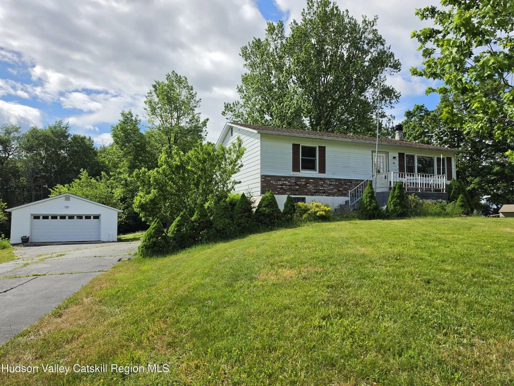 62 Pucky Huddle Road, Bethel