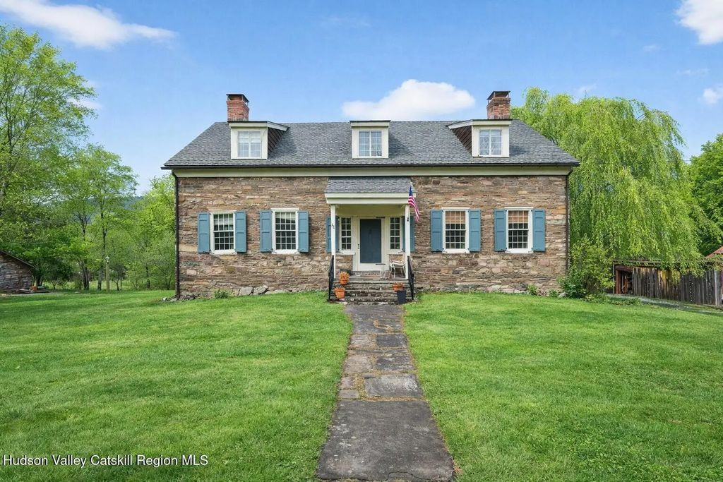 48 Oak Road, Saugerties