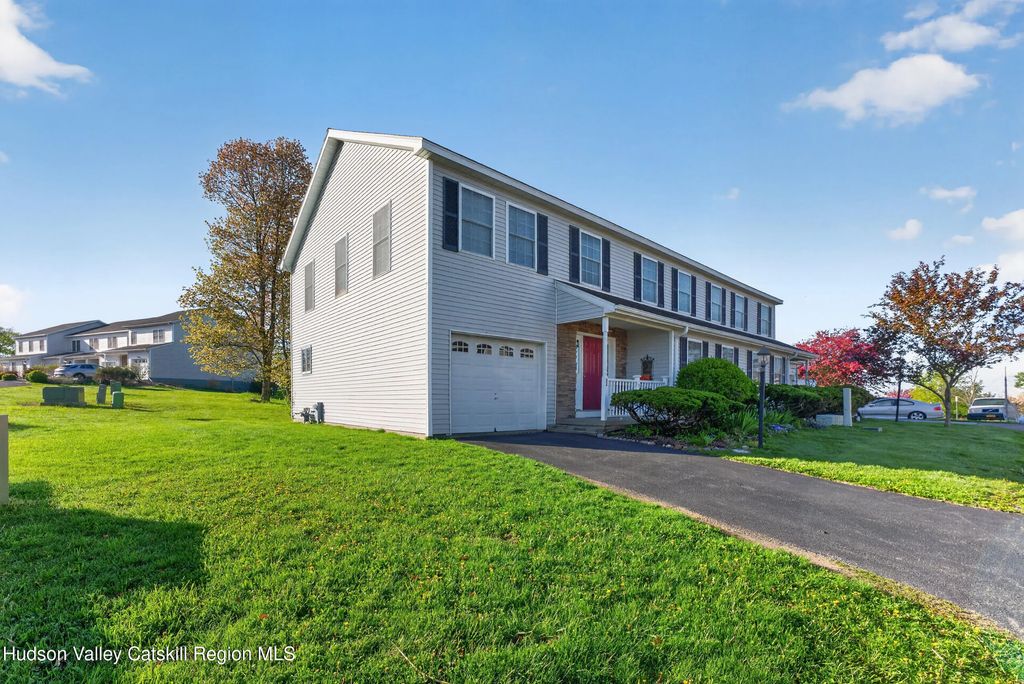 22 Van Winkle Road, Hudson