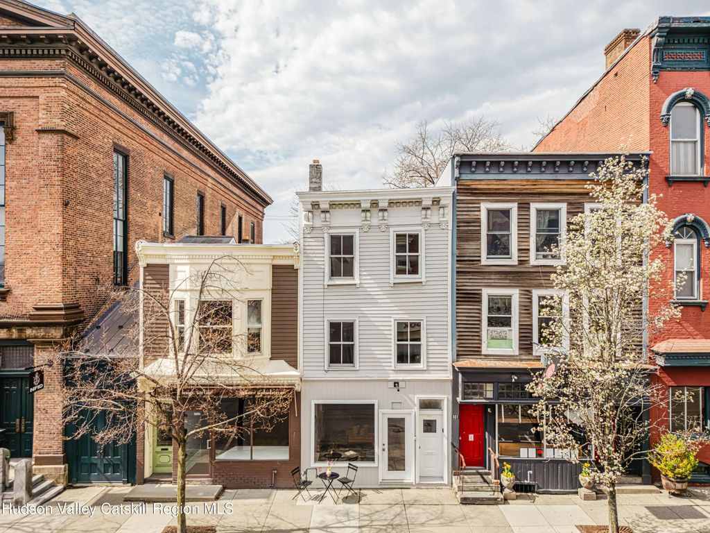 323 Warren Street, Hudson