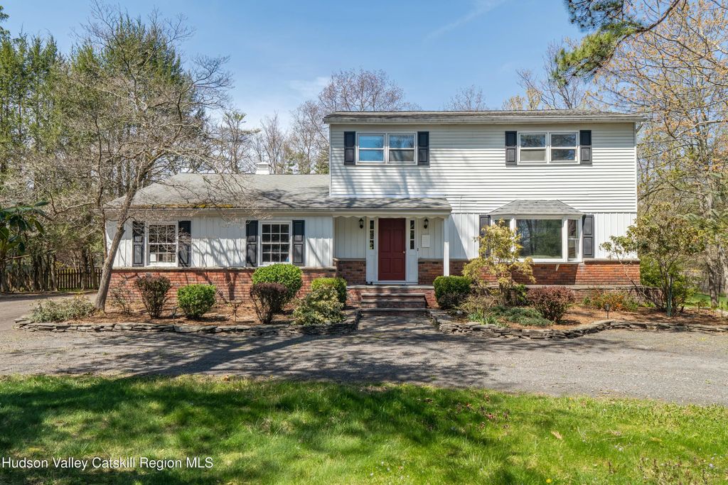 1 Stone Ridge Court, Woodstock