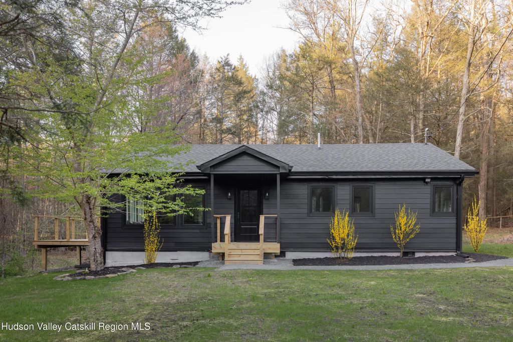 92 Upper Cherrytown Road, Kerhonkson