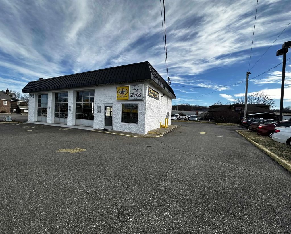 560 Albany Avenue, Kingston