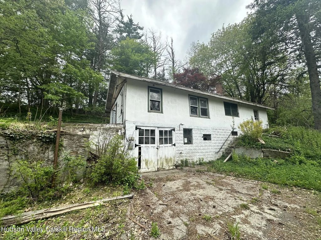 1033 County Route 8, Germantown