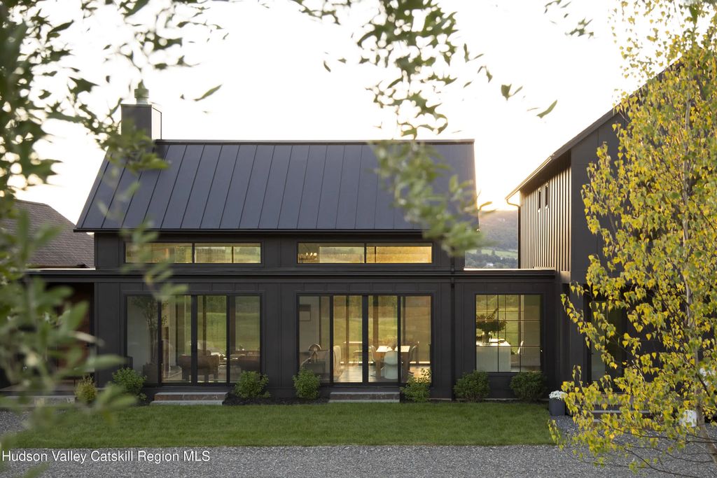 110 Mansfield Road, Hillsdale