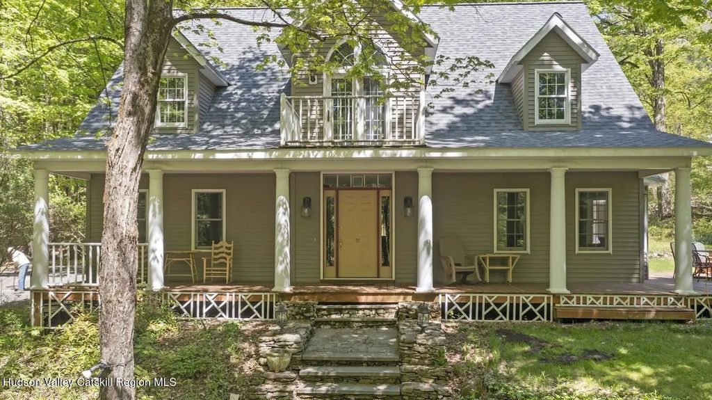 309 Pine Ridge Lane, Hillsdale